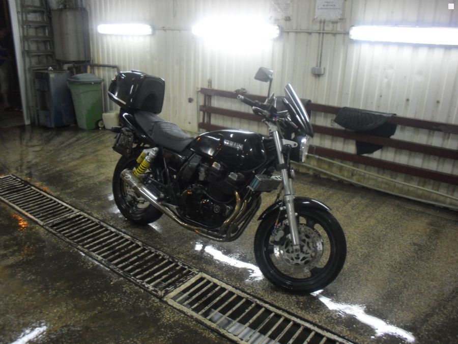 http://www.autosite.ua/pictures/7-8-2012/1391111/Yamaha-XJR-400-1391111_1.jpg