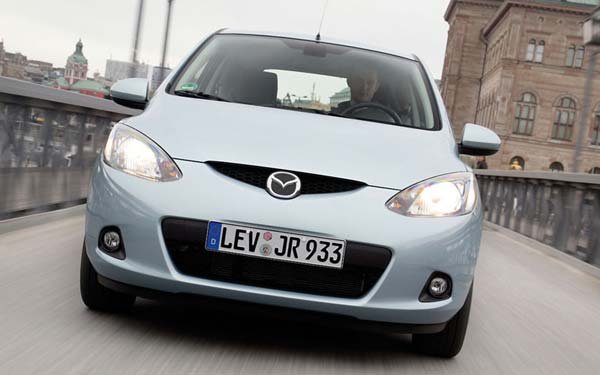 Mazda 2 дверная