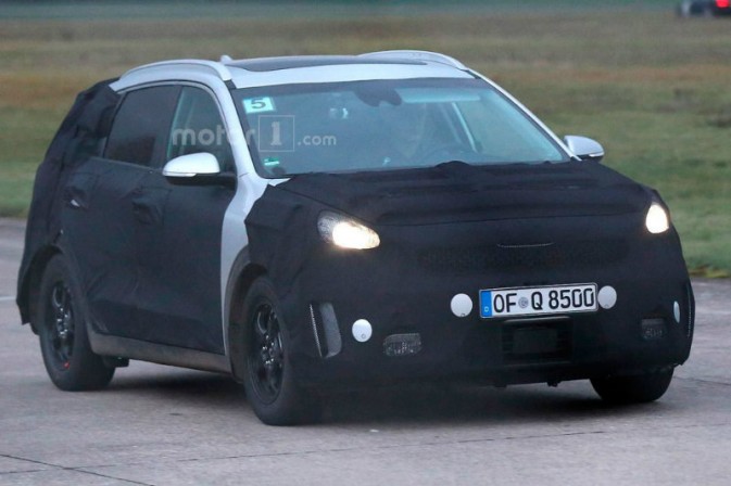 Компания Kia привезет гибридный кроссовер Niro на автосалон в Женеву