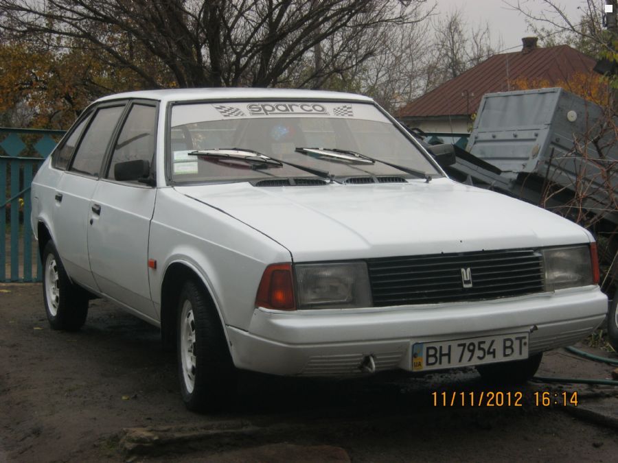 Азлк 2141 седан